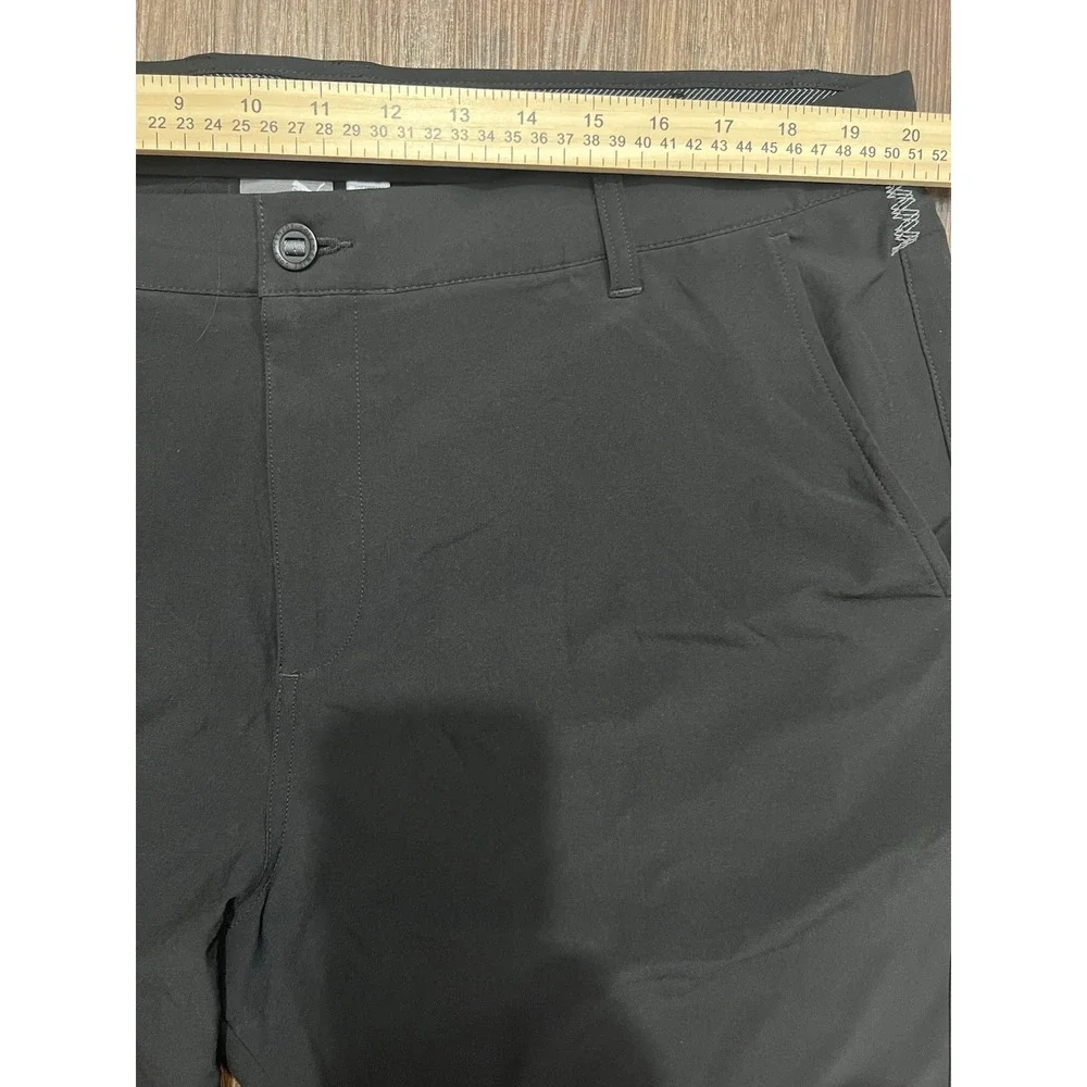 PUMA Men's Black Shorts Size 40 Athletic Training Casual Logo Performance